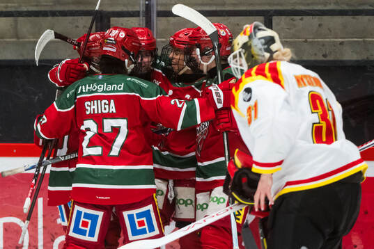 Modos Ebba Hedqvist jublar med lagkamrater 3-0