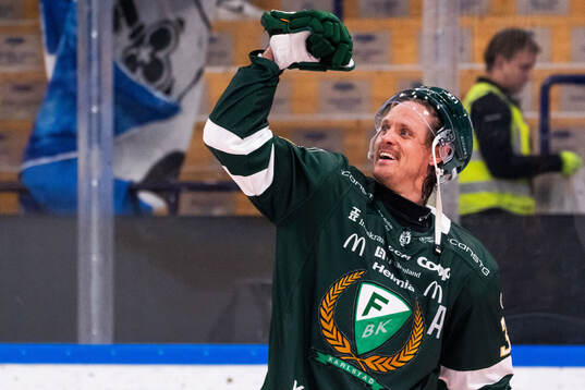 Färjestads Magnus Nygren jublar