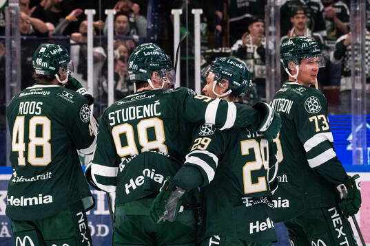 Färjestads spelare jublar