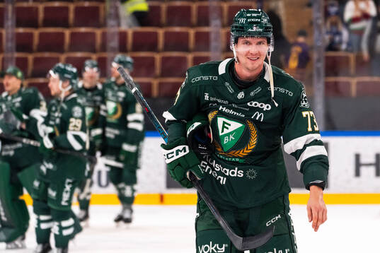 Färjestads Adam Ollas Mattsson jublar