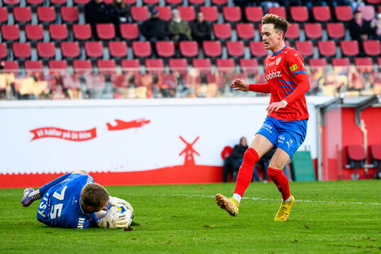 Örebros målvakt Jakub Ojrzynski och Helsingborgs