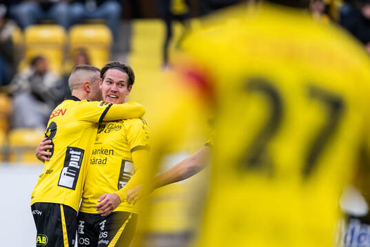 Elfsborgs Julius Magnusson jublar med Taylor Silverholt som