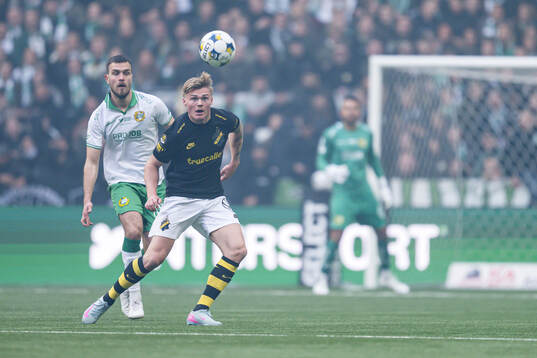 Hammarbys Pavle Vagic och AIKs Erik Hovden Flataker