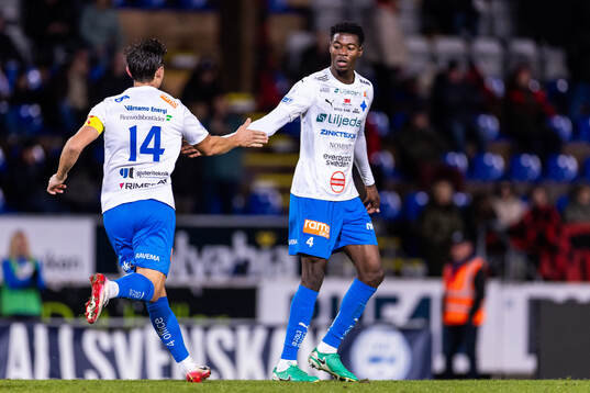 Värnamos Marcus Antonsson och Rufai Mohammed jublar