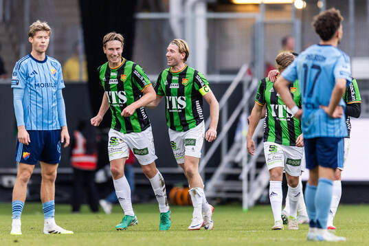 GAIS Robin Frej jublar med August Wängberg