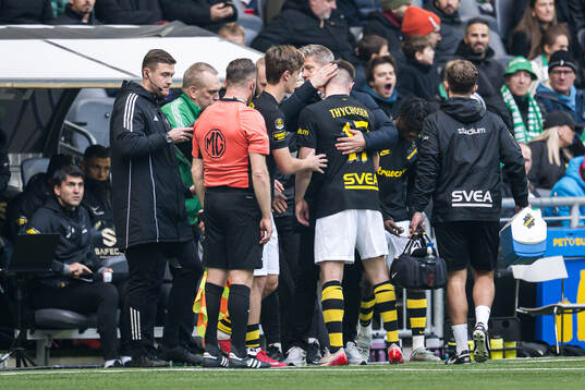 AIKs Mads Døhr Thychosen lämnar plan