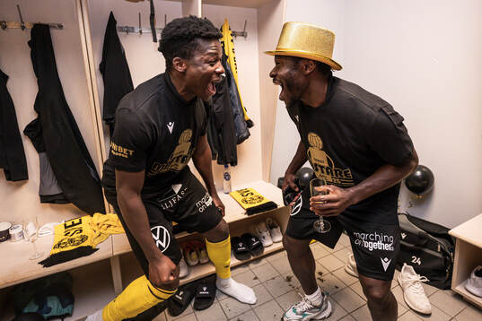 Mjällbys Christian Tchouante och Uba Charles Nwokoma