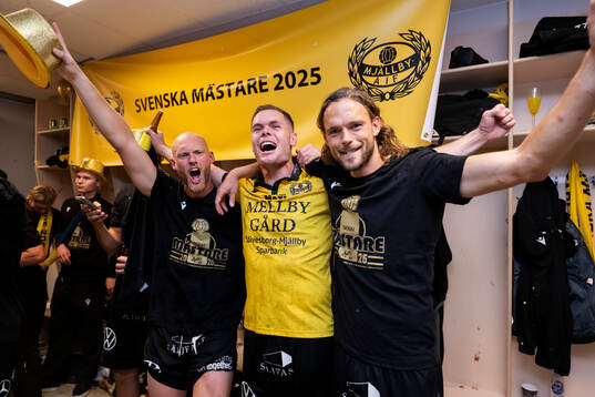 Mjällbys målvakt Alexander Lundin, Jacob Bergström och