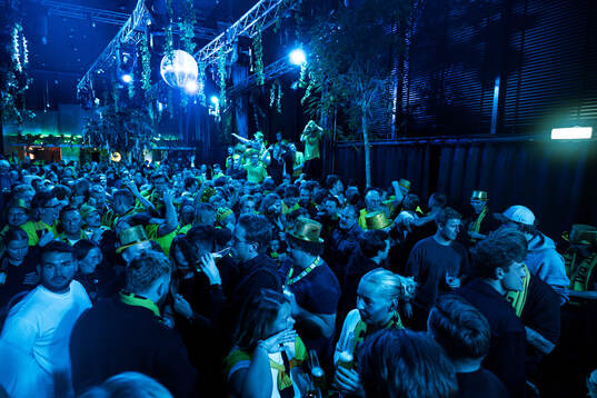 Mjällbys spelare och supportrar på guldbanketten