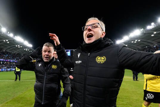 Mjällbys tränare Anders Torstensson och assisterande