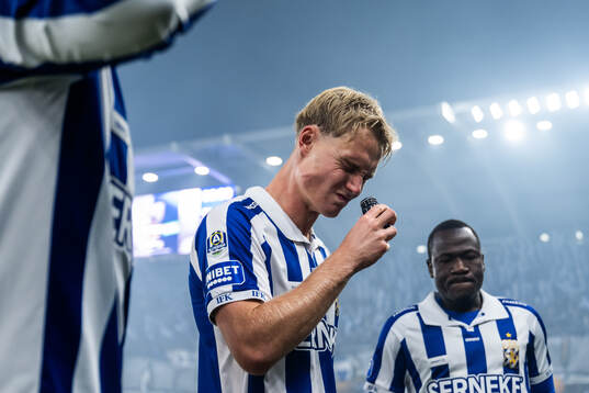 IFK Göteborgs Max Fenger luktar ur en burk