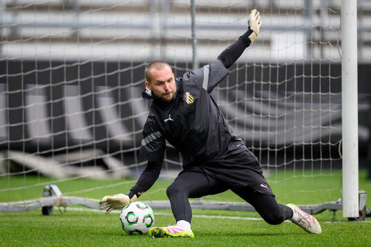 Goalkeeper Oscar Jansson