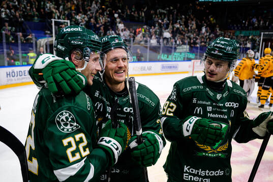 Färjestads Per Åslund och Magnus Nygren jublar