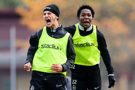 Gent Elezaj och Christian Stark jublar