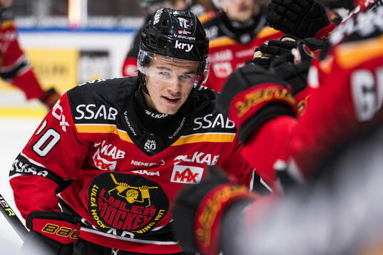 Luleås Casper Juustovaara Karlsson jublar