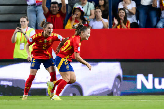 Ona Batlle and Claudia Pina of Spain celebrate