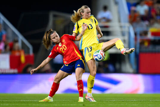 Claudia Pina of Spain and Amanda Ilestedt of Sweden
