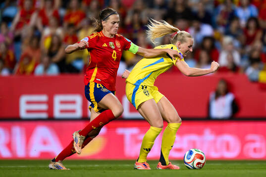 Irene Paredes of Spain and Stina Blackstenius of Sweden
