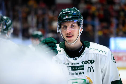 Färjestads Ronald Knot jublar