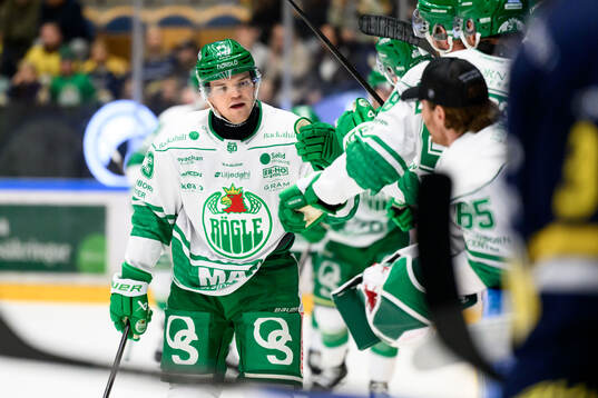 Rögles Karson Kuhlman jublar