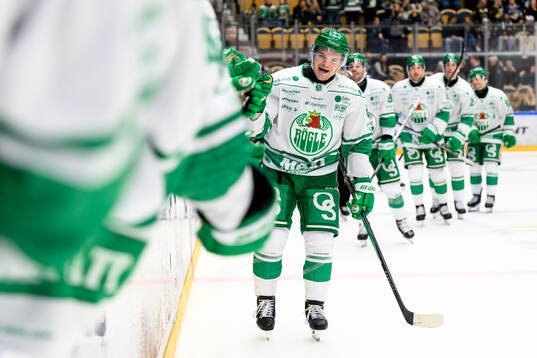 Rögles Karson Kuhlman jublar