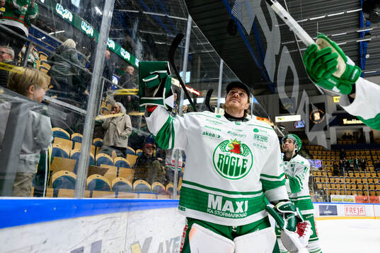 Rögles målvakt Christoffer Rifalk jublar