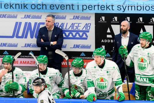 Rögles tränare Dan Tangnes och assisterande tränare