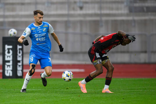 Oddevolds Rasmus Wiedesheim-Paul  och Östersunds Sunday