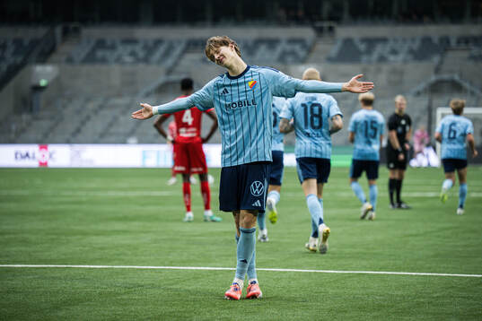 Djurgårdens August Priske Flyger jublar