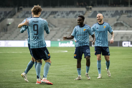 Djurgårdens August Priske Flyger jublar med Tokmac Nguen