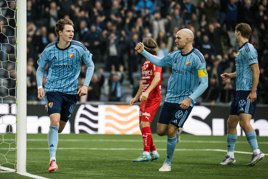 Djurgårdens August Priske Flyger jublar med Marcus