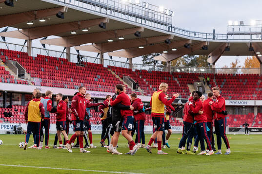 Östers spelare samlas