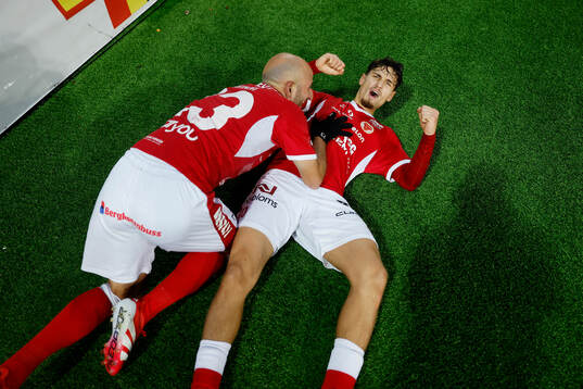 Kalmars Camil Jebara och Robert Gojani jublar