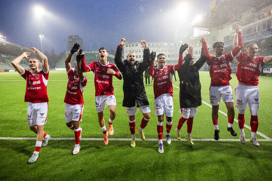 Kalmars spelare jublar