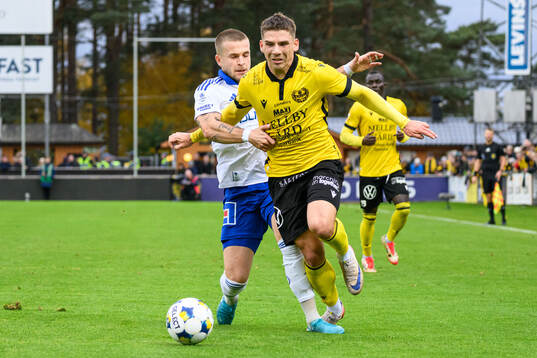 IFK Norrköpings Amadeus Sögaard och Mjällbys Timo