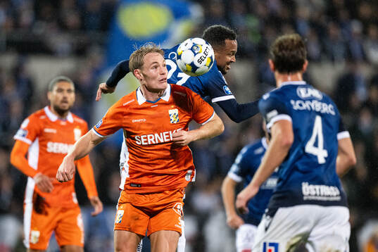 IFK Göteborgs Max Fenger och Halmstads Marcus Olsson