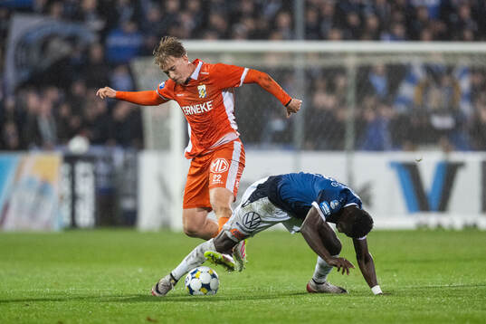 IFK Göteborgs Noah Tolf och Halmstads Naeem Mohammed