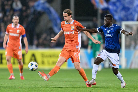 IFK Göteborgs August Erlingmark och Halmstads Naeem