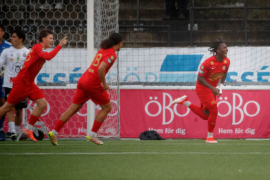 Landskronas Xavier Odhiambo jublar vid 0-1