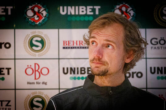 Landskronas tränare Robin Asterhed på presskonferensen