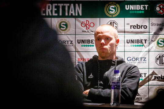 Örebros huvudtränare Patrik Haginge på presskonferensen