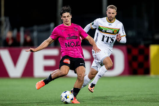 Brommapojkarnas Kevin Ackermann och GAIS Gustav Lundgren