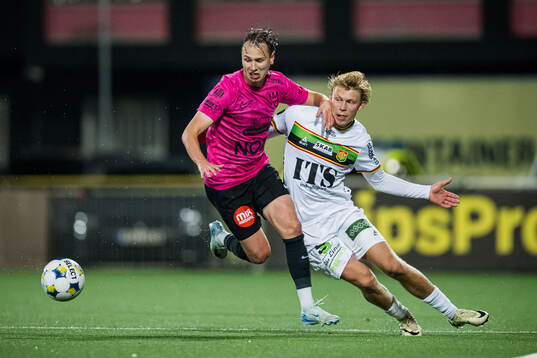 Brommapojkarnas Alex Timossi Andersson och GAIS Rasmus