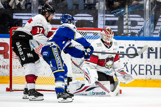 Malmö Redhawks Johan Ivarsson och Leksands Oskar Lang och