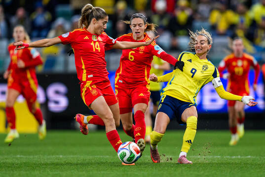 Laia Aleixandri and Aitana Bonmati of Spain against