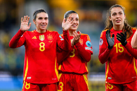 Mariona Caldentey, Jana Fernández Velasco and Lucia