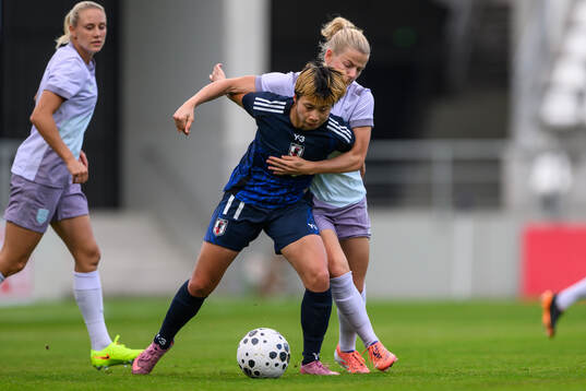Mina Tanaka of Japan and Justine Kielland of Norway