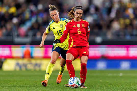 Julia Zigiotti Olme of Sweden and Aitana Bonmati of Spain