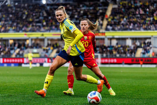 Fridolina Rolfö of Sweden and Claudia Pina of Spain