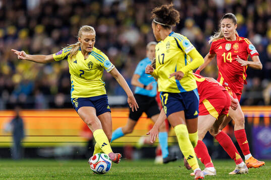 Smilla Holmberg of Sweden and Laia Aleixandri of Spain